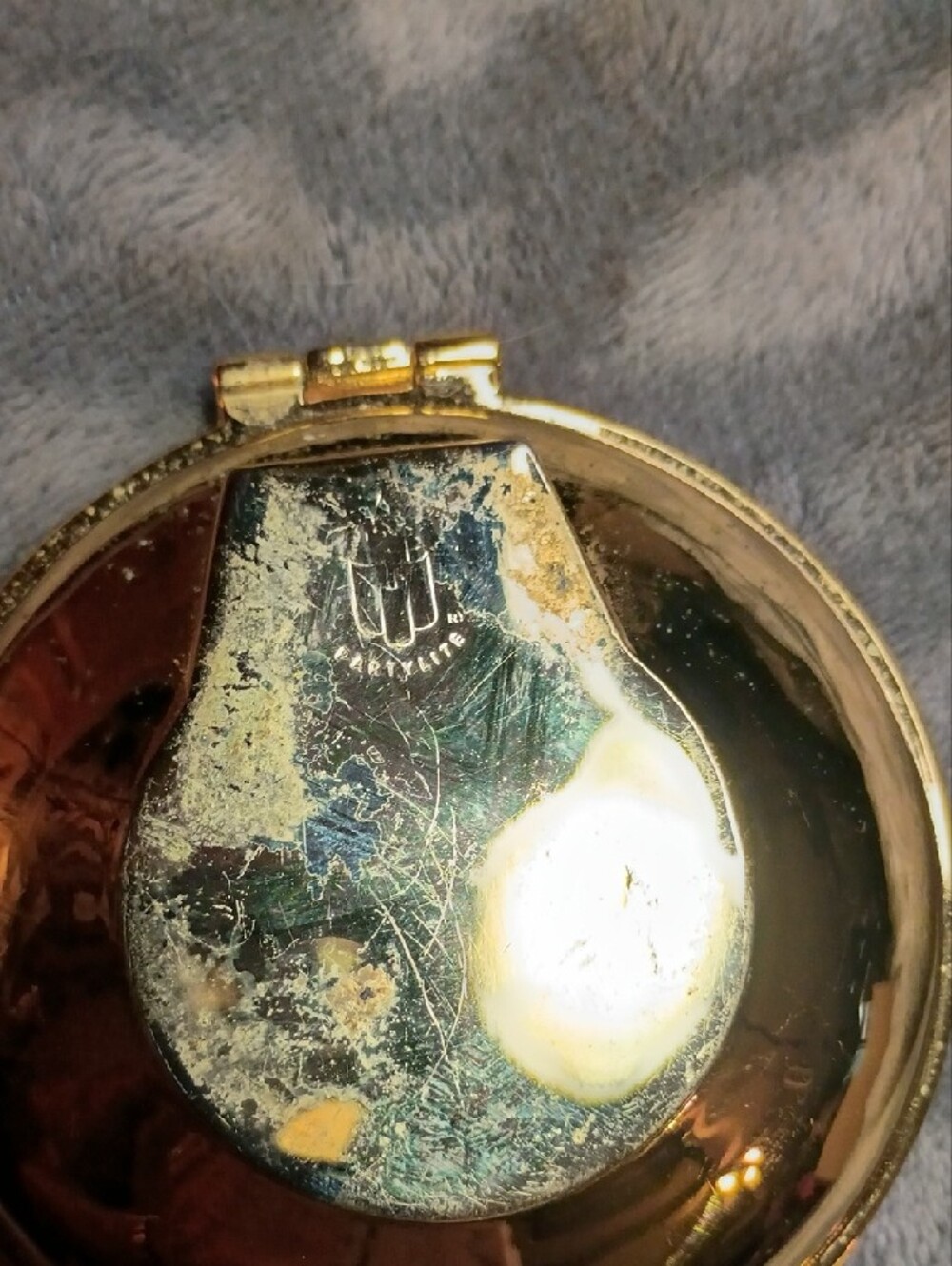 PartyLite Gold Shell Tealight Holder with White Tealight - Picture 5 of 5